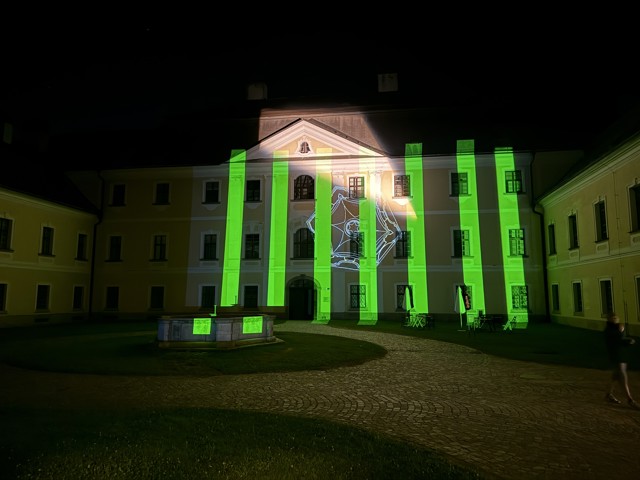 Tady advent opravdu září: Zámek Žďár promění tmu v kouzelnou hru světel a emocí
