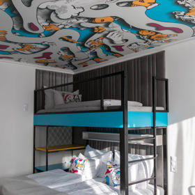 Protože jsme cestovali s dětmi, vybrali jsme si Family Apartments, které jsou umístěné v budově hned vedle hlavní, má výtah, hernu, prádelnu, pračku i místo pro kočárky.
