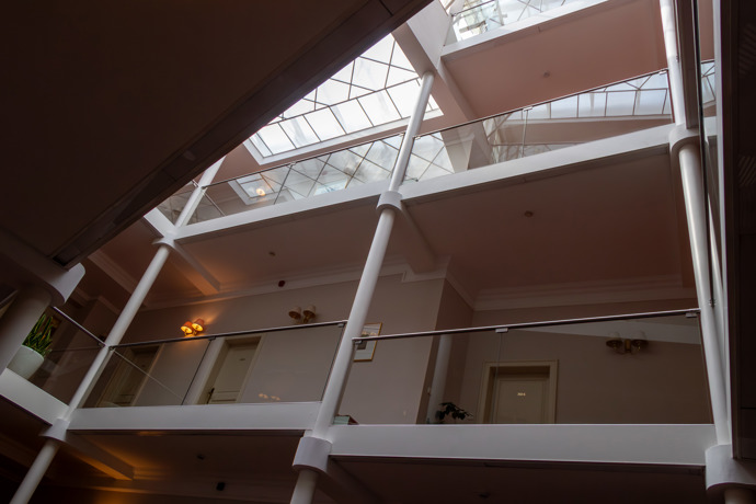 Astoria je hotel, kde si každý přijde na své. 
