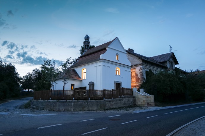 Zde si můžete vychutnat prostor, kde se setkávají minulost a současný život.
