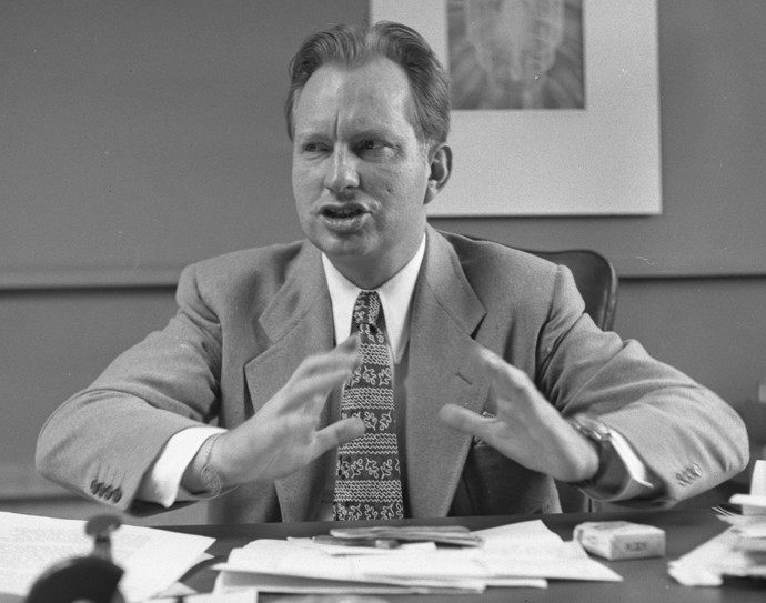 L. Ron Hubbard, zakladatel Scientologie, byl Parsonsovým dobrým přítelem. Společně se rozhodli přivolat entitu z jiné říše, bohyni sexu jménem Babalon neboli Scarlet Woman. K Parsonsově překvapení a radosti kouzlo skutečně zabralo.
L. Ron Hubbard, zakladatel Scientologie, byl Parsonsovým dobrým přítelem. Společně se rozhodli přivolat entitu z jiné říše, bohyni sexu jménem Babalon neboli Scarlet Woman. K Parsonsově překvapení a radosti kouzlo skutečně zabralo.