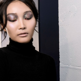 Třpytivý make-up

