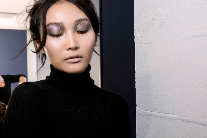 Třpytivý make-up
