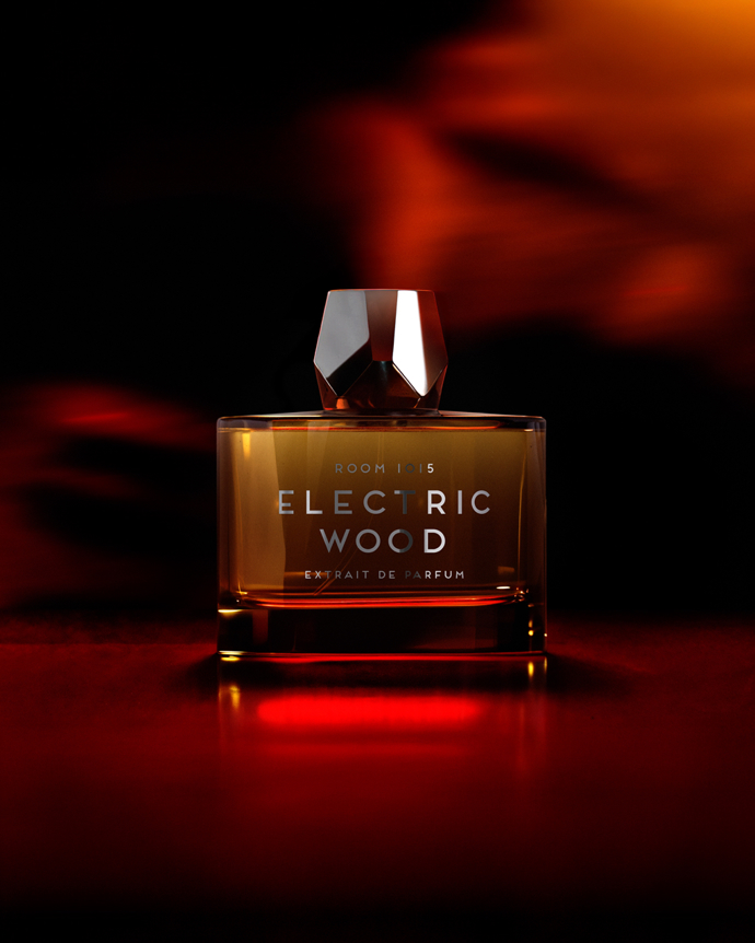 Parfém Electric Wood Extrait, Room1015 (prodává Myskino), 5000 Kč
Parfém Electric Wood Extrait, Room1015 (prodává Myskino), 5000 Kč