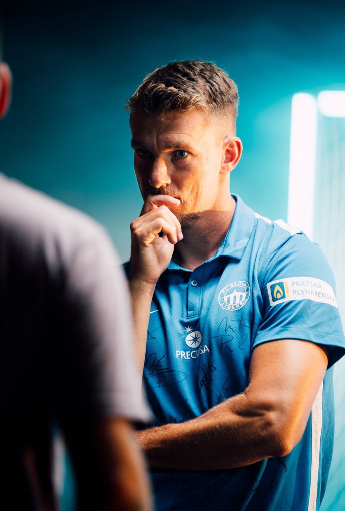 Fobalista Zdeněk Folprecht si v klipu také zazpíval
Fobalista Zdeněk Folprecht si v klipu také zazpíval