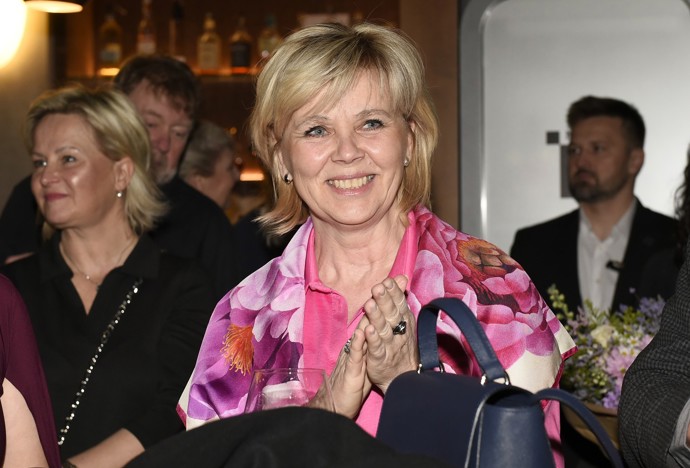 Výrazná růžová jemnou blondýnku Eva Pavlovou vždy rozzáří.
