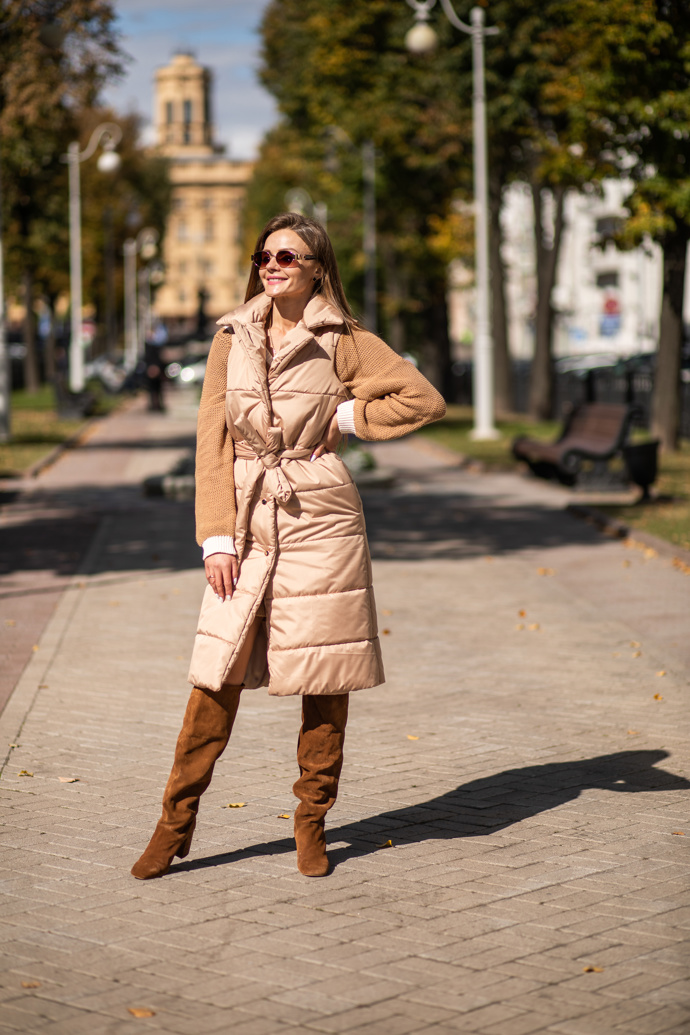 Slouchy kozačky jsou letošní must have kousky, které nesmí chybět v botníku žádné moderní ženy. Jejich volný střih je navíc ideální pro širší lýtka. 
