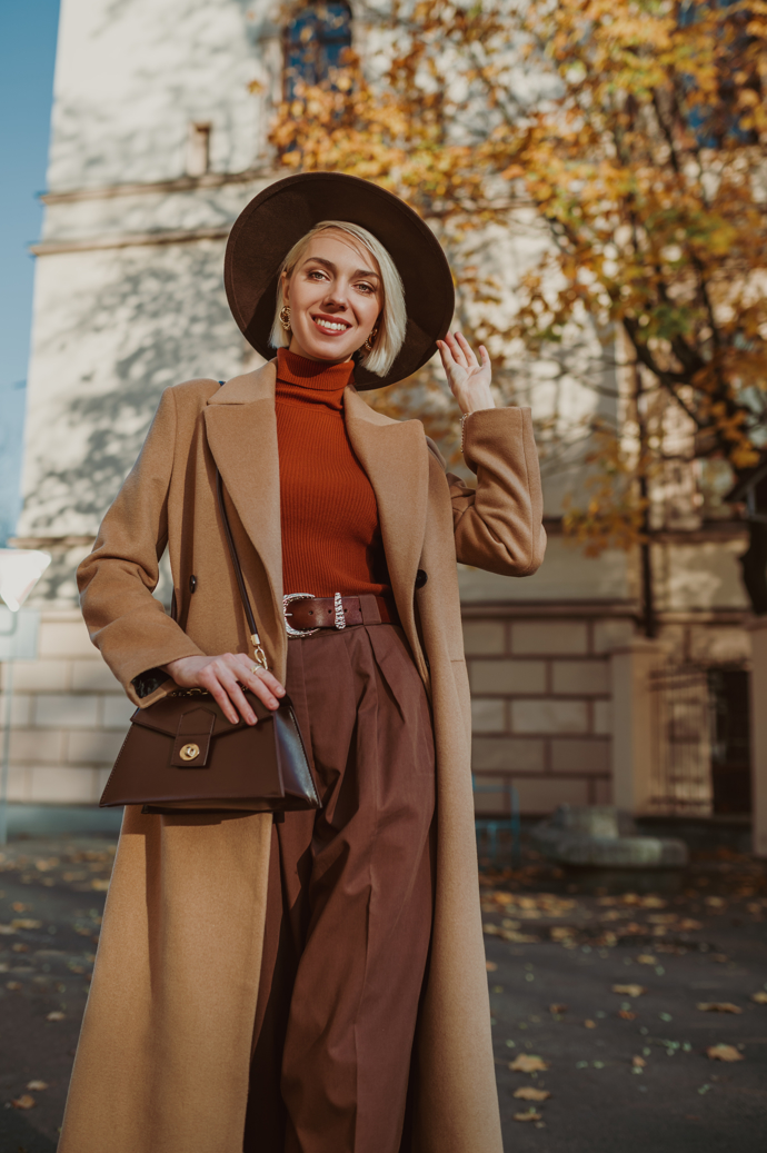 V elegantním outfitu zazáří každá žena. Nezapomeňte věnovat čas výběru doplňků, které mnohdy hrají výraznou roli.
V elegantním outfitu zazáří každá žena. Nezapomeňte věnovat čas výběru doplňků, které mnohdy hrají výraznou roli.
