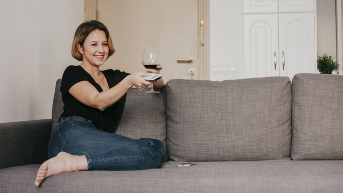 Paní Jaroslava má však pochybnosti. Bojí se. Má totiž pocit, že její dcera pije alkohol. A to v době, kdy se stará o své dítě. A ne, že si dá skleničku večer s manželem.
Paní Jaroslava má však pochybnosti. Bojí se. Má totiž pocit, že její dcera pije alkohol. A to v době, kdy se stará o své dítě. A ne, že si dá skleničku večer s manželem.