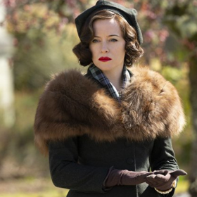 Záběry z britské minisérie Skandál po britsku, kde Margaret Campbell, vévodkyni z Argyllu ztvárnila Claire Foy
