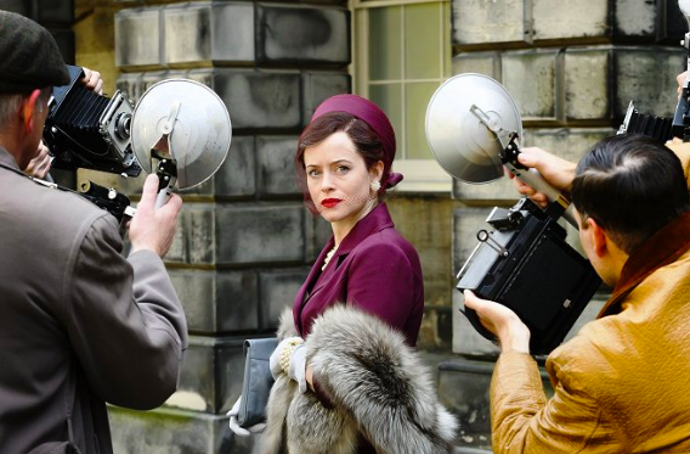 Záběry z britské minisérie Skandál po britsku, kde Margaret Campbell, vévodkyni z Argyllu ztvárnila Claire Foy
