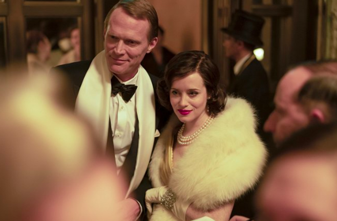 Záběry z britské minisérie Skandál po britsku, kde Margaret Campbell, vévodkyni z Argyllu ztvárnila Claire Foy
