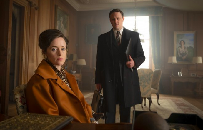 Záběry z britské minisérie Skandál po britsku, kde Margaret Campbell, vévodkyni z Argyllu ztvárnila Claire Foy
