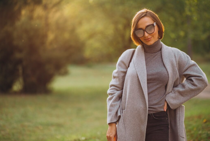 Nakupování v této době bývá ošemetné. Na jedné straně chceme vypadat moderně, na té druhé nechceme vyhazovat peníze za věci, které v příští sezoně zůstanou ležet ve skříni.
