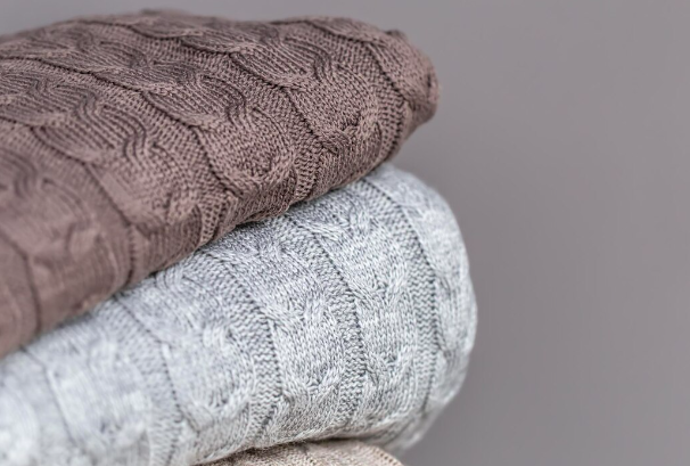 Každý rok se navíc do popředí nové trendy a materiály, které mají šatník oživit a dokázat, že i zahalené mohou být ženy krásné a splňovat kritéria toho, jak jí s módou.
Každý rok se navíc do popředí nové trendy a materiály, které mají šatník oživit a dokázat, že i zahalené mohou být ženy krásné a splňovat kritéria toho, jak jí s módou.