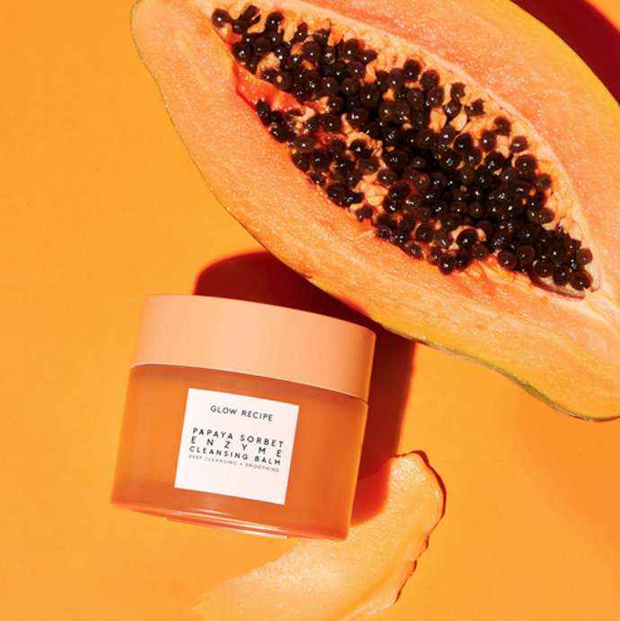 Čisticí balzám bez PEG Glow Recipe Papaya Sorbet vyhlazuje pleť díky přírodním enzymům z papáji a zároveň účinně odstraňuje odolný make-up, nečistoty, olej a sluneční filtry. 890 Kč
Čisticí balzám bez PEG Glow Recipe Papaya Sorbet vyhlazuje pleť díky přírodním enzymům z papáji a zároveň účinně odstraňuje odolný make-up, nečistoty, olej a sluneční filtry. 890 Kč