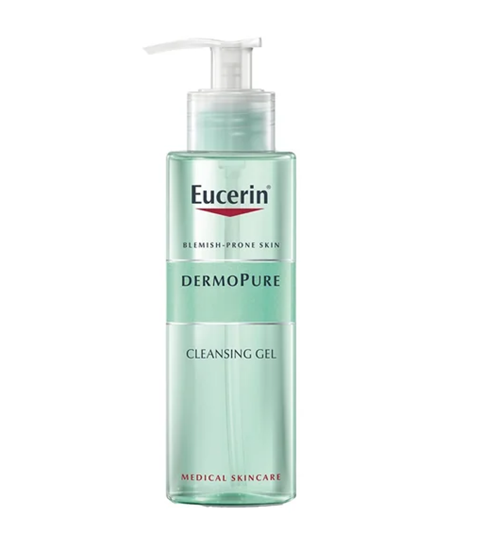 Hloubkově čisticí gel Eucerin DermoPure šetrně odstraňuje make-up i jiné nečistoty a zanechává vláčnou a hedvábně hebkou pleť. 269 Kč
Hloubkově čisticí gel Eucerin DermoPure šetrně odstraňuje make-up i jiné nečistoty a zanechává vláčnou a hedvábně hebkou pleť. 269 Kč