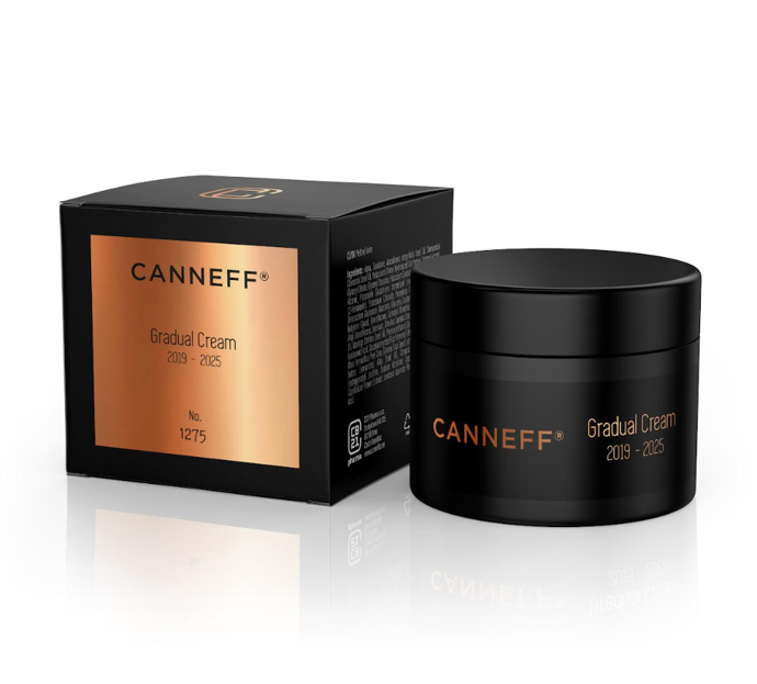 Gradual Cream, Canneff, 1221 Kč

Přípravek obsahuje 5 luxusních emolientů a 5 špičkových aktivních látek pro zklidnění pokožky, zvýšení hydratace, zmírnění zarudnutí a vyhlazení vrásek.
