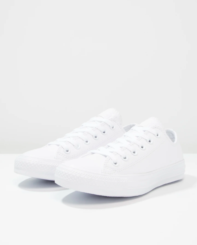 Bílé tenisky, Converse, 1750 Kč
Bílé tenisky, Converse, 1750 Kč