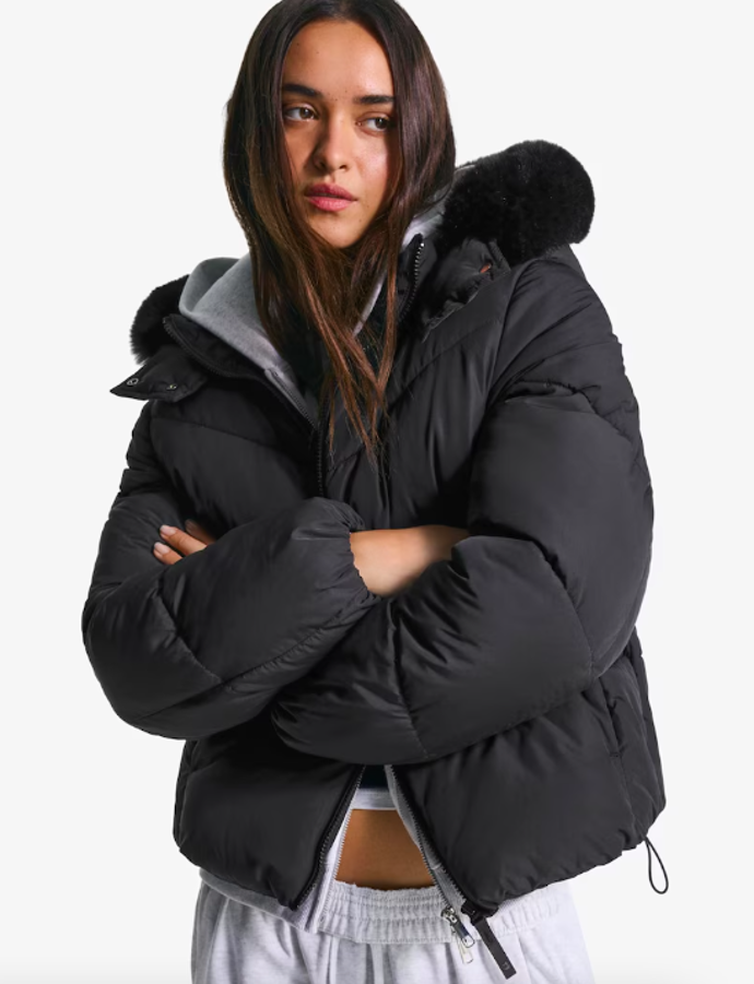 Bershka Zimní bunda 999 Kč
Bershka Zimní bunda 999 Kč