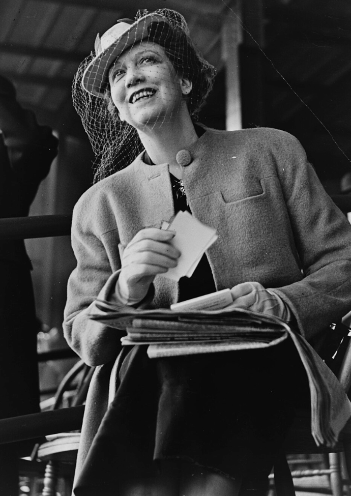 Elizabeth Arden milovala dostihy a ráda na koně sázela.
Elizabeth Arden milovala dostihy a ráda na koně sázela.