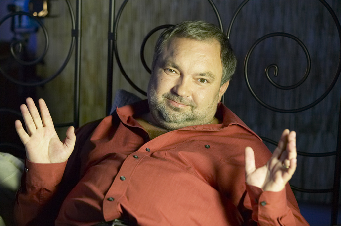 Nekonečný seriál Ulice sleduje dramatické osudy několika spřátelených rodin žijících v sousedství
