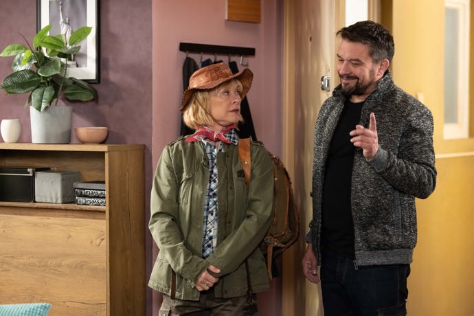 Nekonečný seriál Ulice sleduje dramatické osudy několika spřátelených rodin žijících v sousedství
