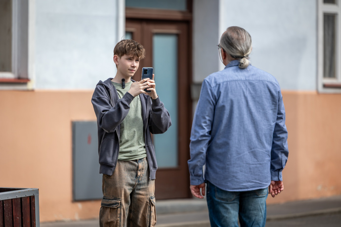 Nekonečný seriál Ulice sleduje dramatické osudy několika spřátelených rodin žijících v sousedství
