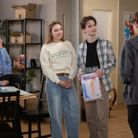 Nekonečný seriál Ulice sleduje dramatické osudy několika spřátelených rodin žijících v sousedství
