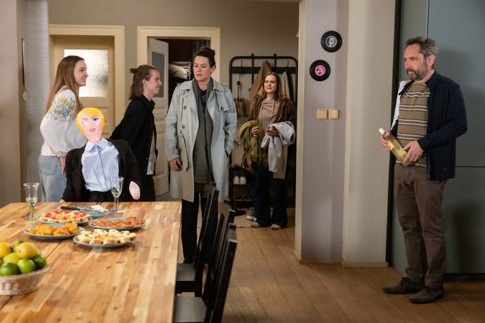 Nekonečný seriál Ulice sleduje dramatické osudy několika spřátelených rodin žijících v sousedství
