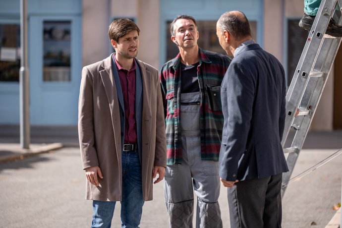 Nekonečný seriál Ulice sleduje dramatické osudy spřátelených rodin žijících v sousedství
