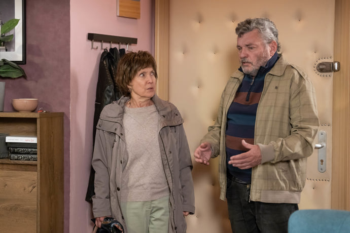 Nekonečný seriál Ulice sleduje dramatické osudy spřátelených rodin žijících v sousedství
