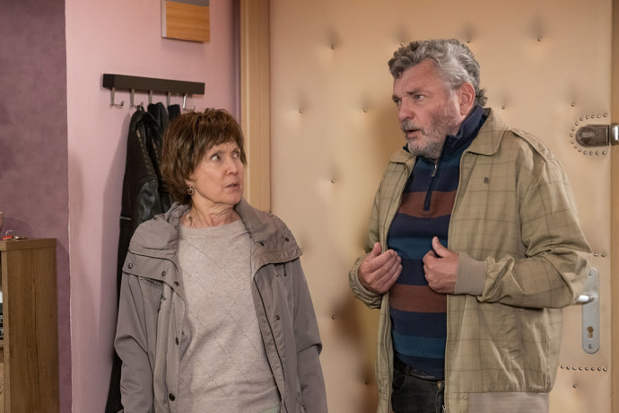 Nekonečný seriál Ulice sleduje dramatické osudy spřátelených rodin žijících v sousedství
