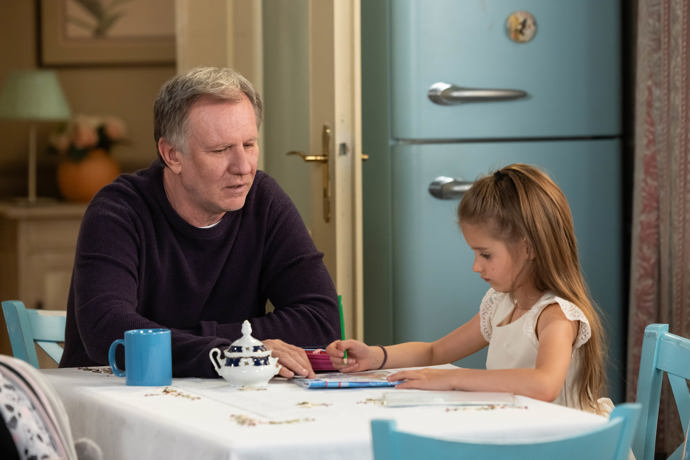 Nekonečný seriál Ulice sleduje dramatické osudy několika spřátelených rodin žijících v sousedství
Nekonečný seriál Ulice sleduje dramatické osudy několika spřátelených rodin žijících v sousedství