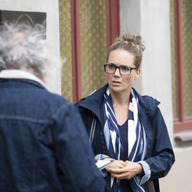 Nekonečný seriál Ulice sleduje dramatické osudy několika spřátelených rodin žijících v sousedství
