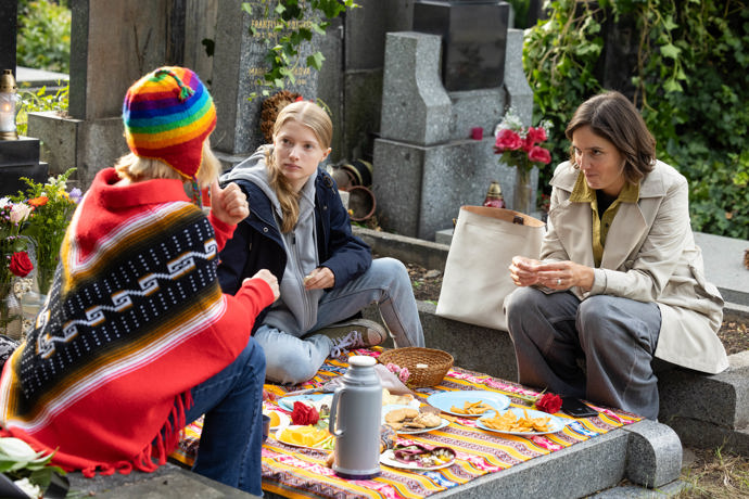 Nekonečný seriál Ulice sleduje dramatické osudy několika spřátelených rodin žijících v sousedství
Nekonečný seriál Ulice sleduje dramatické osudy několika spřátelených rodin žijících v sousedství