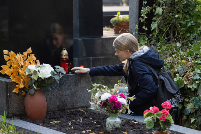 Nekonečný seriál Ulice sleduje dramatické osudy několika spřátelených rodin žijících v sousedství
Nekonečný seriál Ulice sleduje dramatické osudy několika spřátelených rodin žijících v sousedství