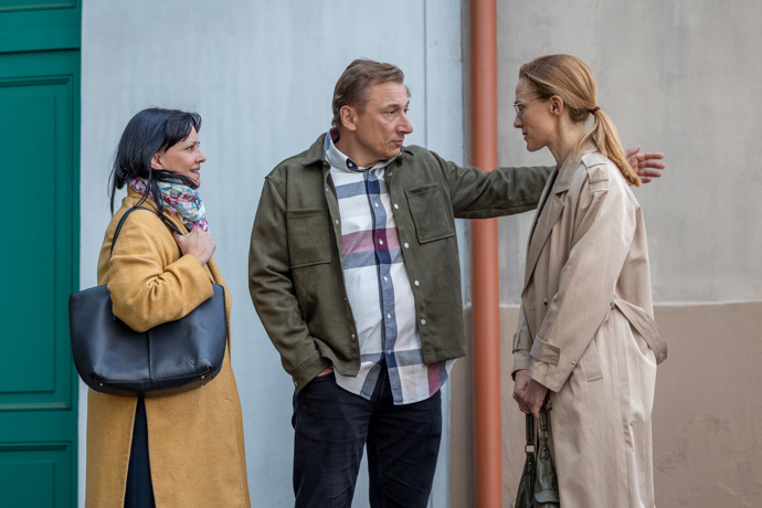 Nekonečný seriál Ulice sleduje dramatické osudy několika spřátelených rodin žijících v sousedství
Nekonečný seriál Ulice sleduje dramatické osudy několika spřátelených rodin žijících v sousedství