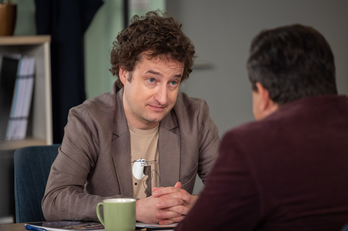 Nekonečný seriál Ulice sleduje dramatické osudy několika spřátelených rodin žijících v sousedství
Nekonečný seriál Ulice sleduje dramatické osudy několika spřátelených rodin žijících v sousedství