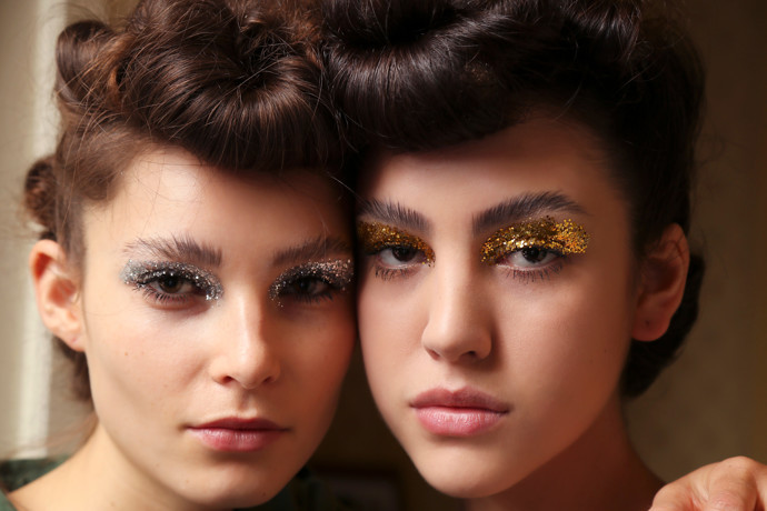 Třpytivý make-up
