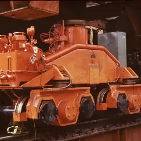 Chrám se pohyboval pomocí 53 transportních vozíků vyrobených Škodou Plzeň.
Chrám se pohyboval pomocí 53 transportních vozíků vyrobených Škodou Plzeň.