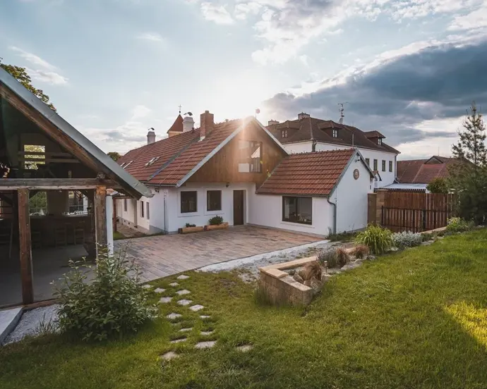 Na chalupě se vás může sejít klidně 20.
Na chalupě se vás může sejít klidně 20.