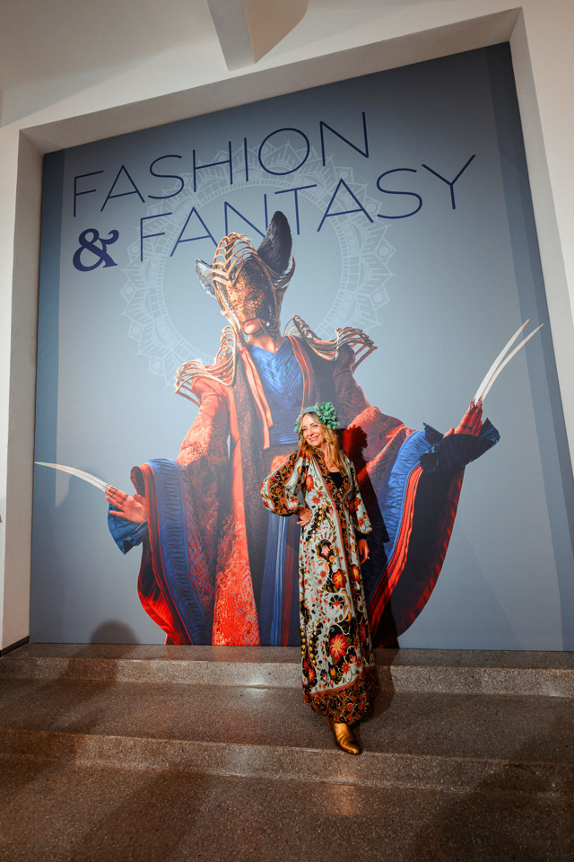 Výstava Fashion & Fantasy a Sharon Gilham v Galerie Mánes, Praha
