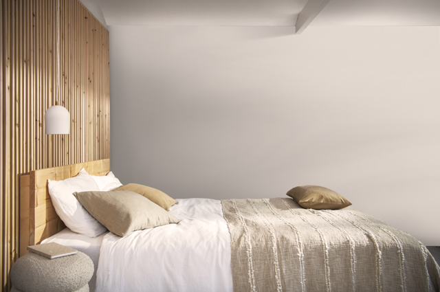 Renovace dřevěné postele
