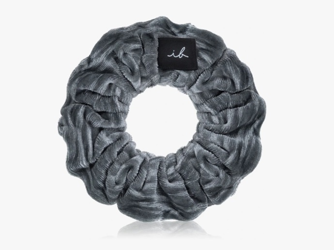 Sametová gumička do vlasů, Invisibobble, 127 Kč
