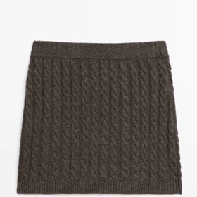 Krátká vlněná sukně s copánkovým vzorem, Massimo Dutti, 1 599 Kč
