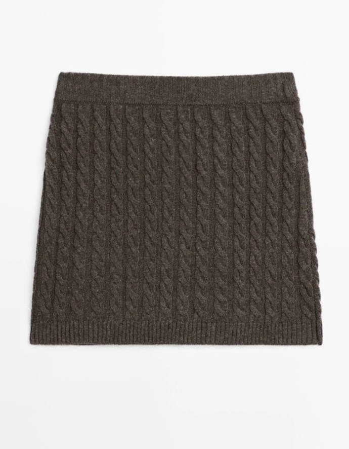 Krátká vlněná sukně s copánkovým vzorem, Massimo Dutti, 1 599 Kč
