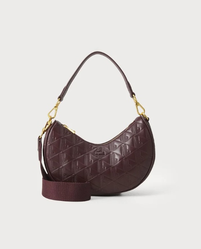 Hnědá kabelka ve tvaru půlměsíce, Lacoste, 3 510 Kč
