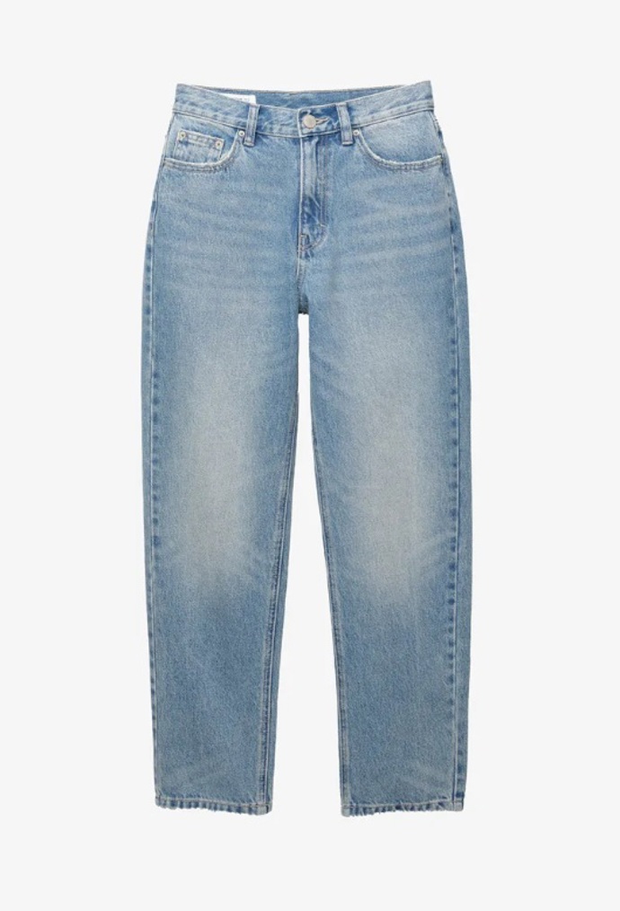 Rovné džíny, PULL&BEAR, 649 Kč
