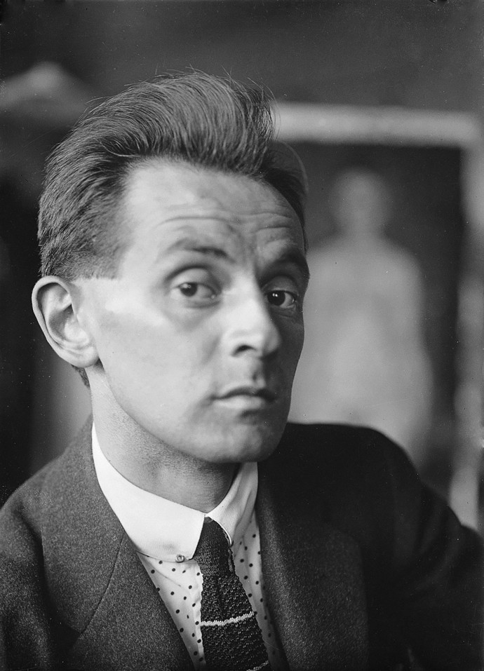 Egon Schiele na dobové fotografii z roku 1918.
Egon Schiele na dobové fotografii z roku 1918.